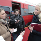 Litteraturtoget 2014: Gode møter på Fauske stasjon. Foto: Lise Åserud / NTB scanpix